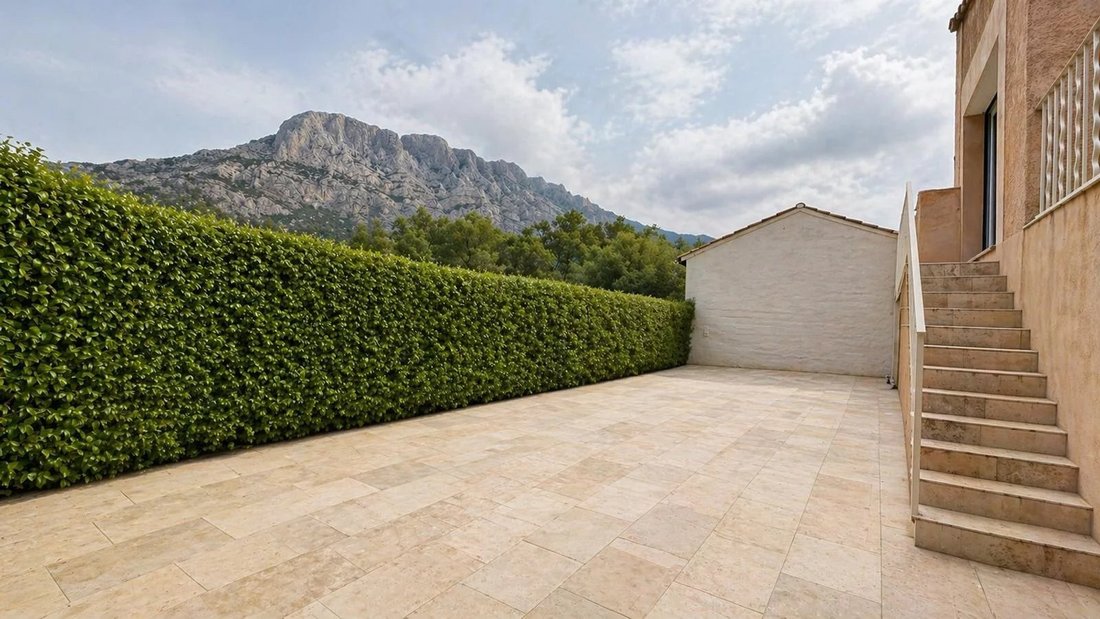 House in Saint-Antonin-sur-Bayon, Provence-Alpes-Côte d'Azur, France 1 - 18939711