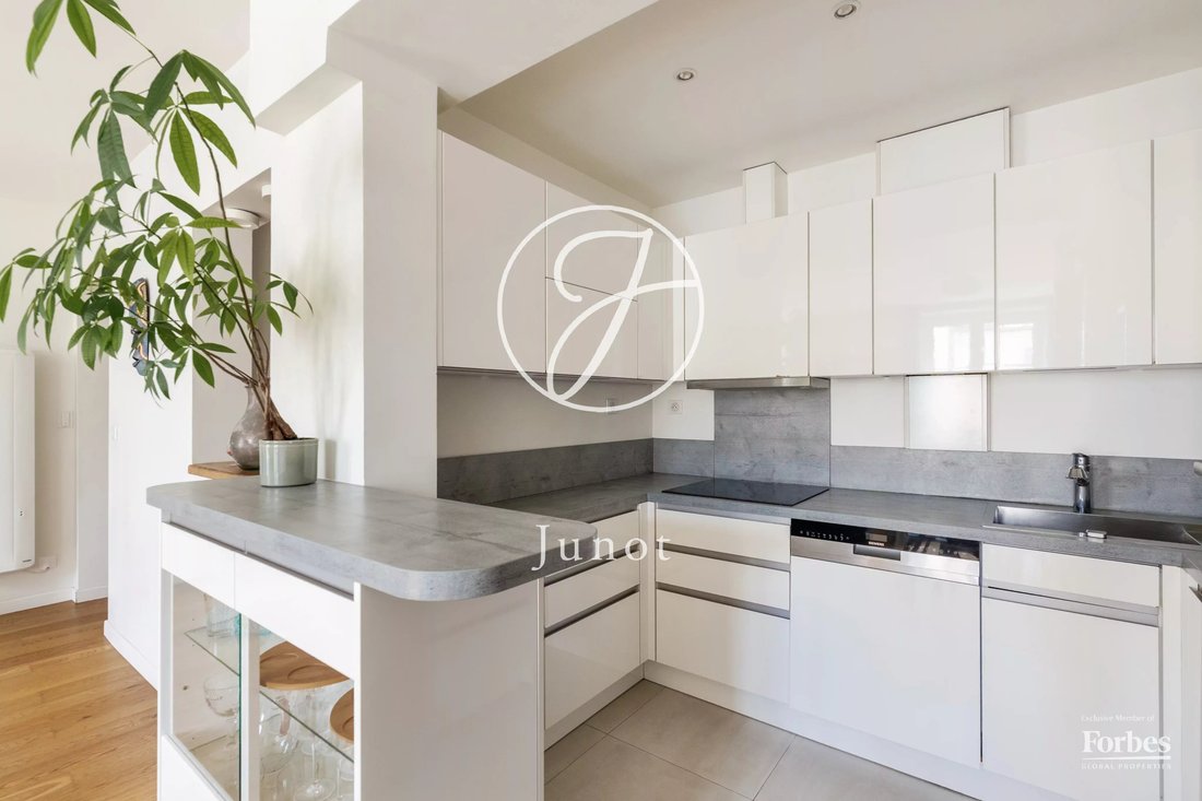 Apartment in Gros Caillou, Paris 7e Arrondissement, Paris 5 - 18940569