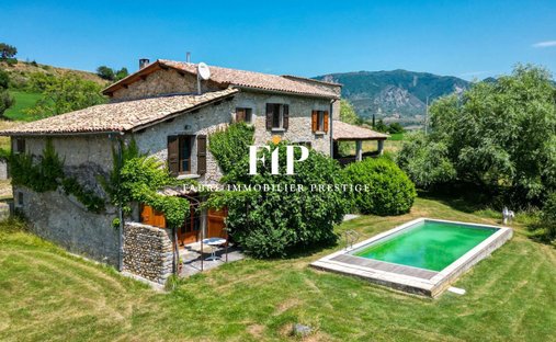 Estate in Les Dourbes, Digne-les-Bains, France 1