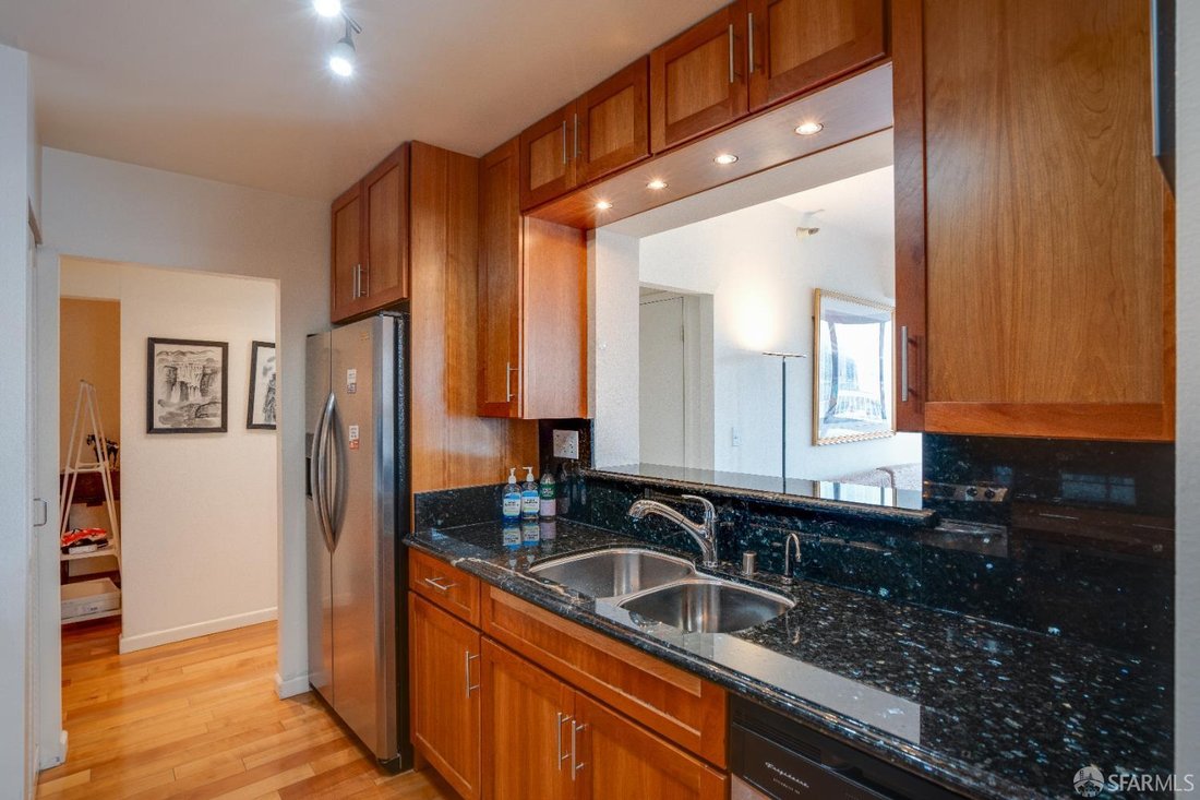 Condo in San Francisco, California, United States 4 - 18941631