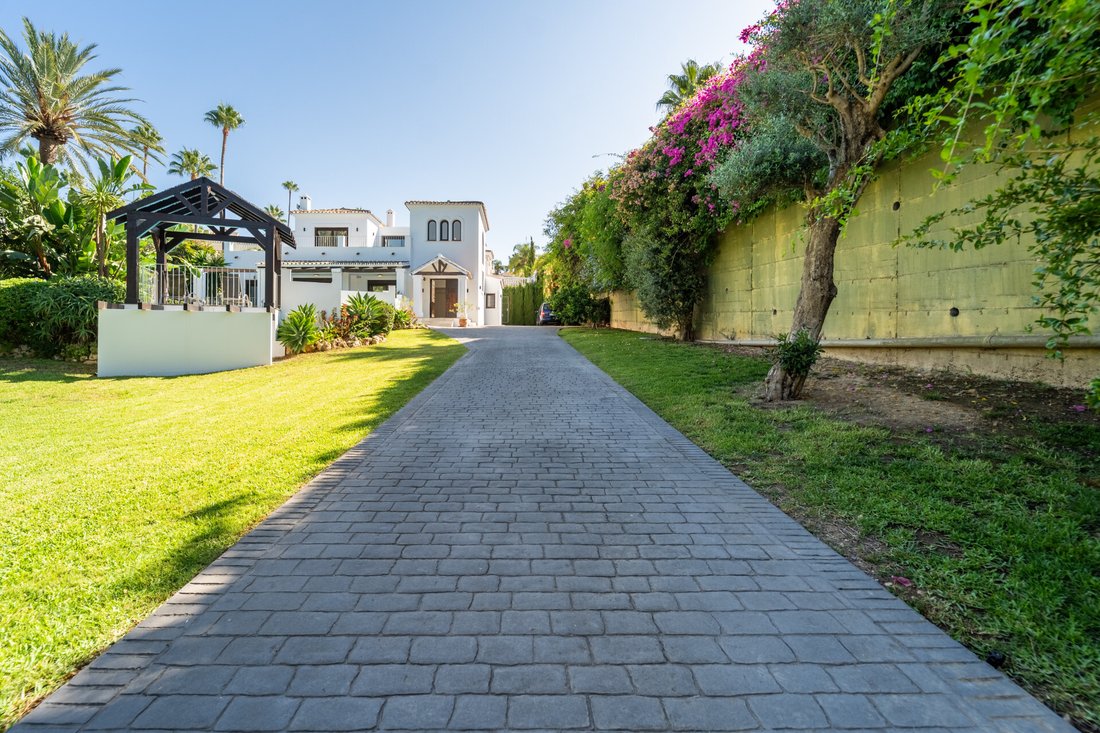 Villa in Elviria-Cabopino, Marbella, Spain 5 - 18943841