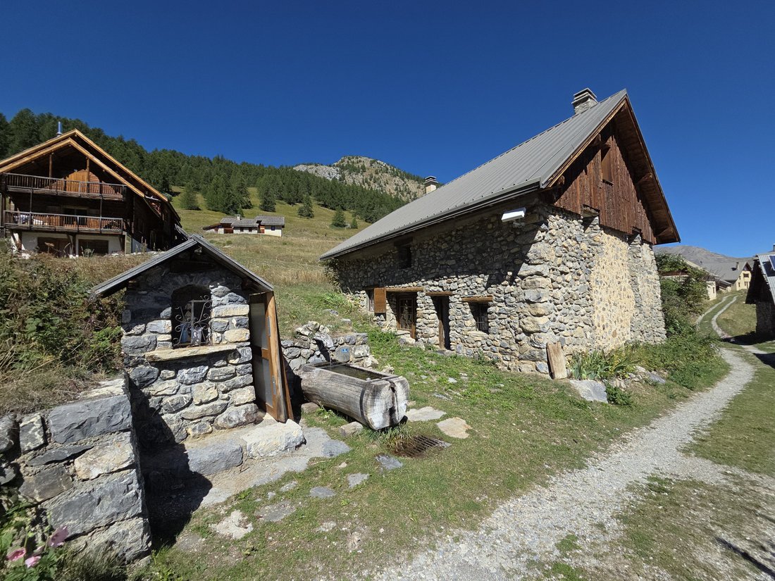 Chalet in La Salle-les-Alpes, Provence-Alpes-Côte d'Azur, France 2 - 18944096