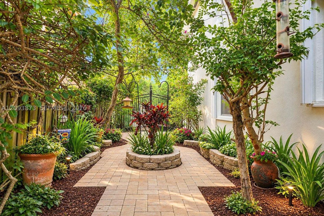 House in Miami, Florida, United States 4 - 18943037