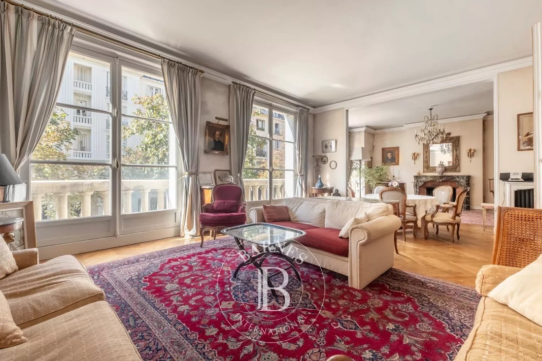 Apartment in Gros Caillou, Paris 7e Arrondissement, Paris 2 - 18939601