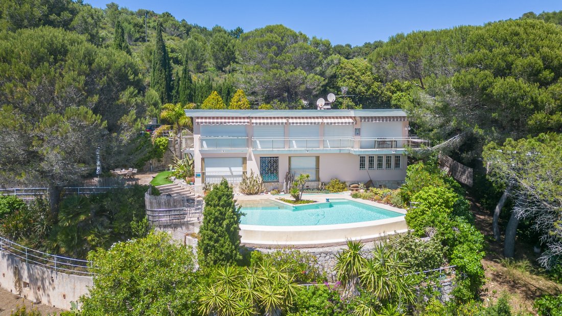 House in Èze, Provence-Alpes-Côte d'Azur, France 1 - 18944091