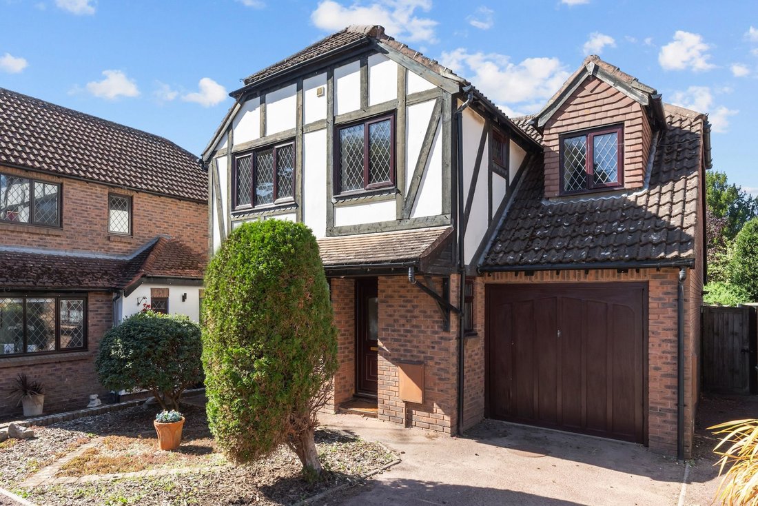 House in Fivensgreen, Horsham, England 1 - 18940586