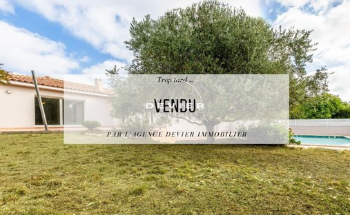 Villa in Centre Ville, Castries, France 1