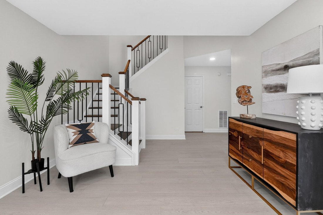 Condo in Naperville, Illinois, United States 2 - 18939658