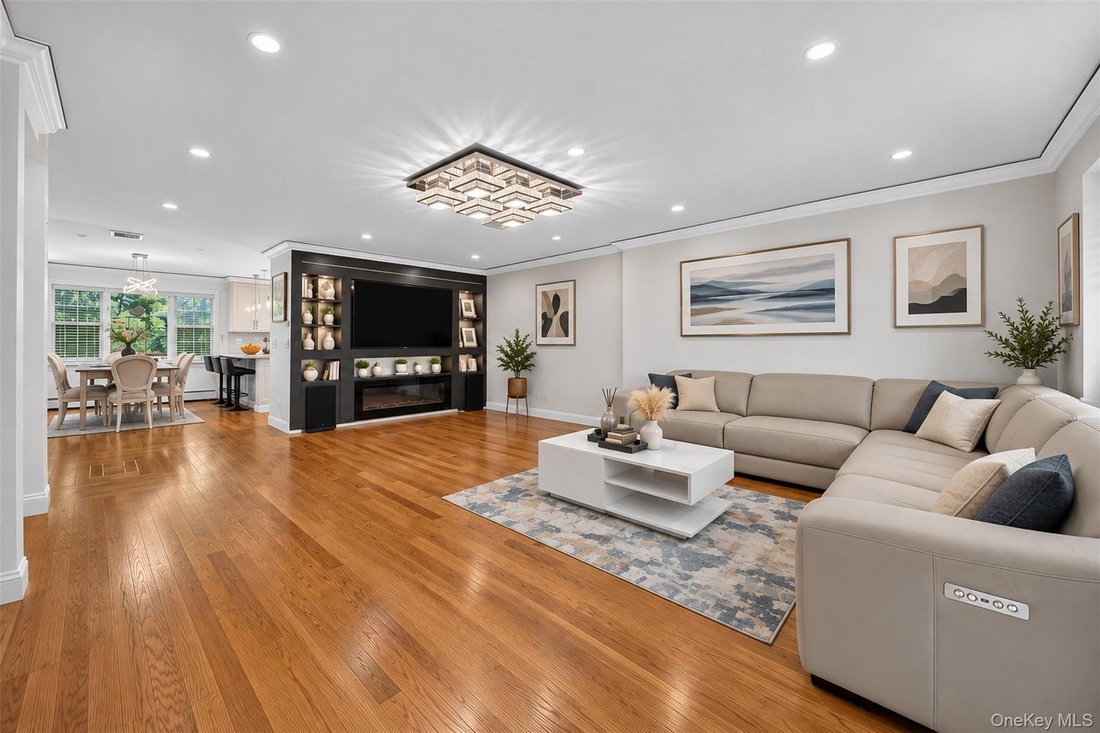 House in Syosset, New York, United States 3 - 18942317