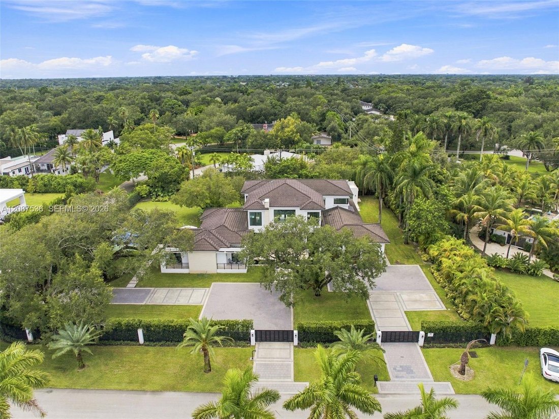 House in Miami, Florida, United States 3 - 18941680