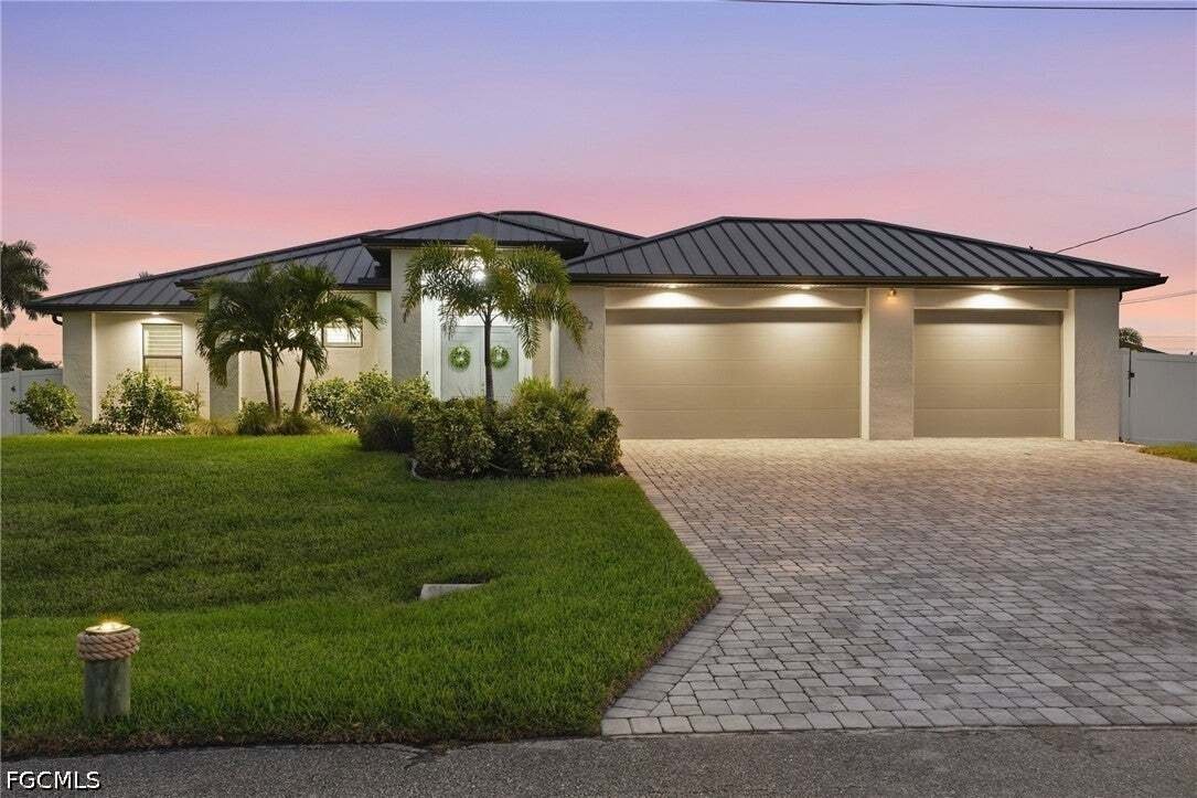 House in Cape Coral, Florida, United States 1 - 18941950