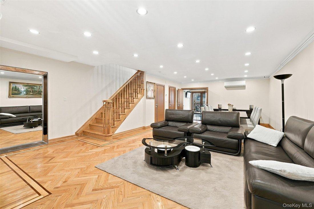 House in New York, New York, United States 4 - 17909775