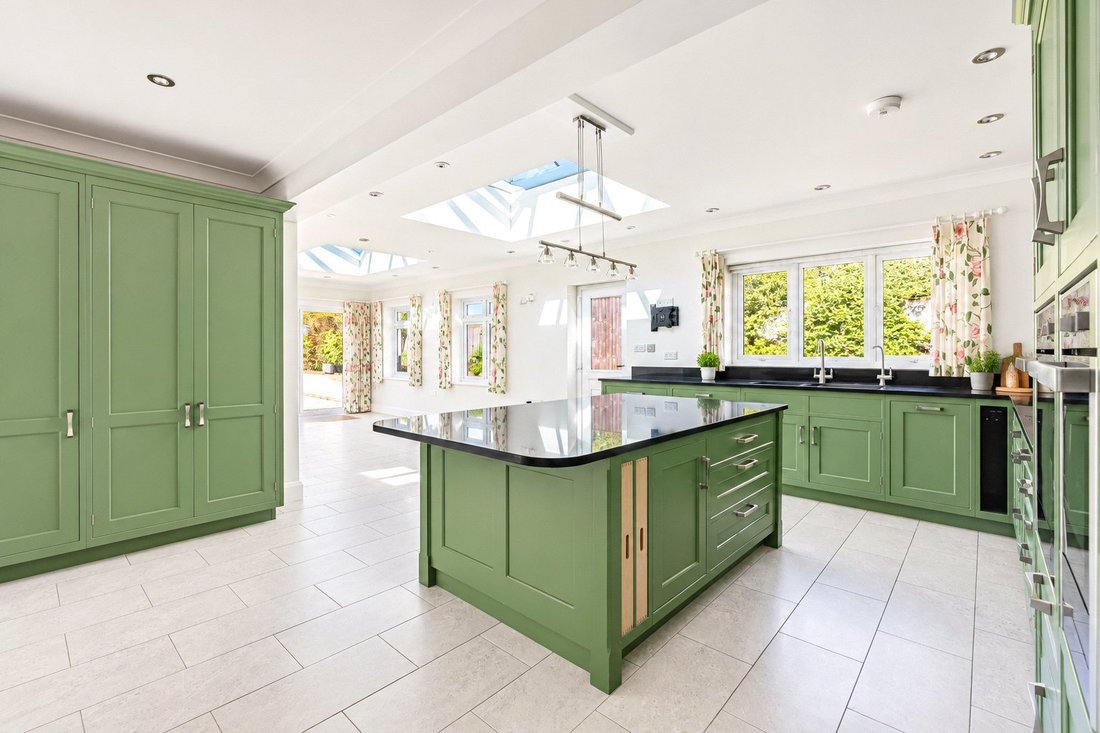 Bungalow in Ropley, England 4 - 18930827