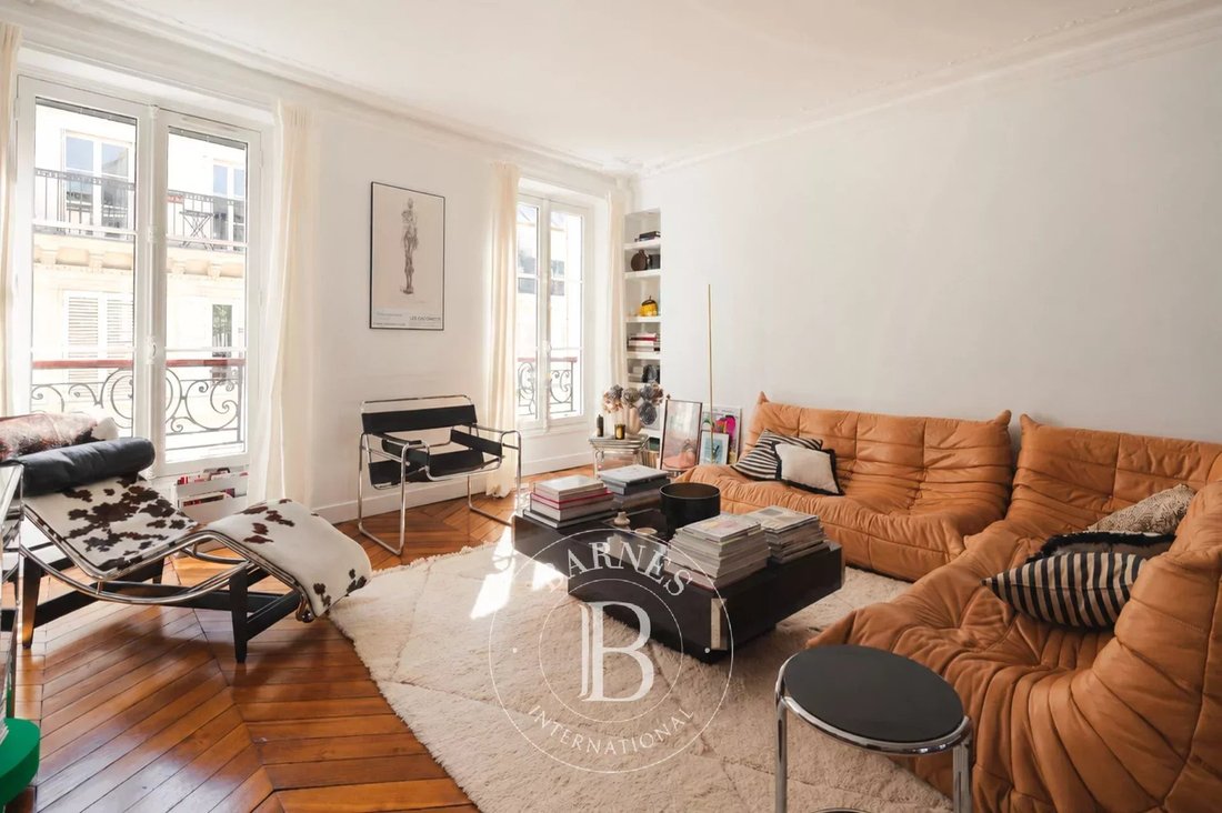 Apartment in Lorette-Martyrs, Paris 9e Arrondissement, Paris 1 - 18942502