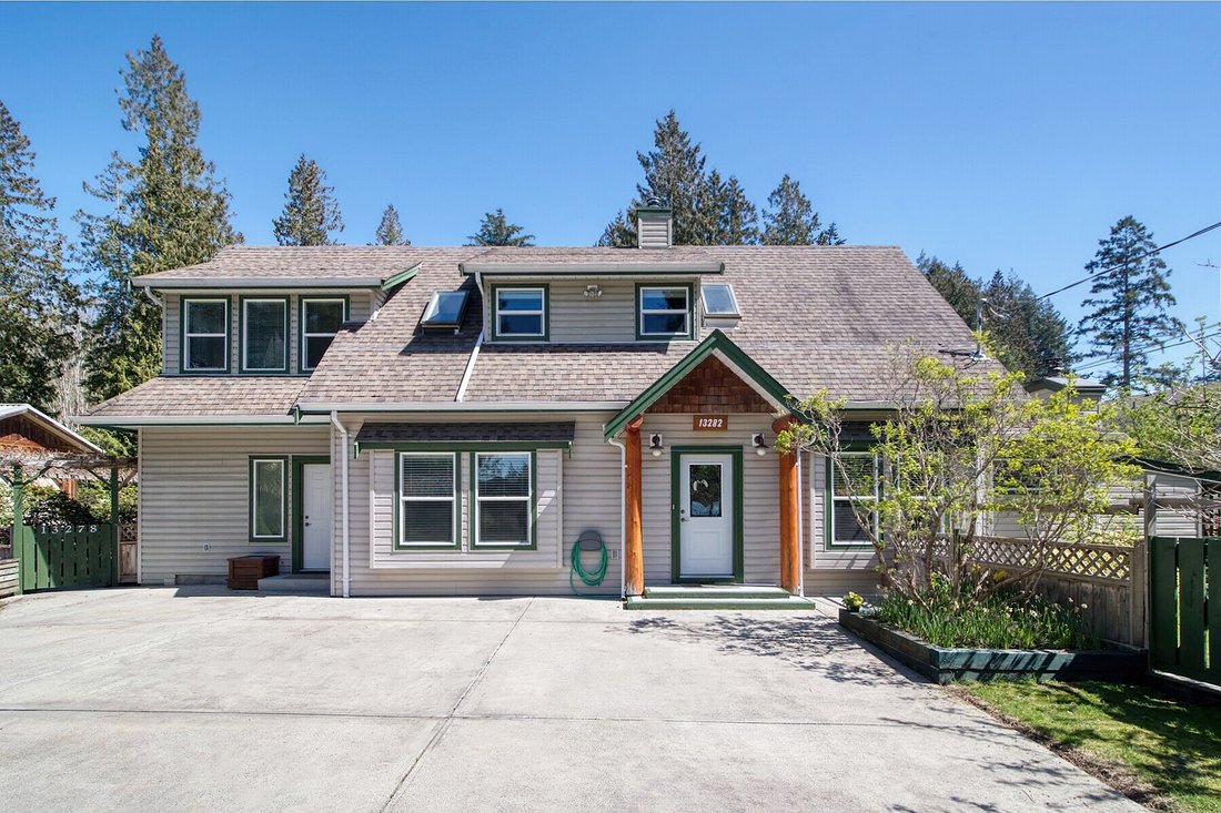 House in Garden Bay, British Columbia, Canada 1 - 18941664