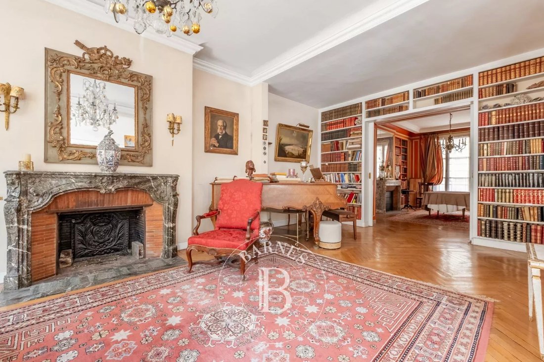 Apartment in Gros Caillou, Paris 7e Arrondissement, Paris 5 - 18939601