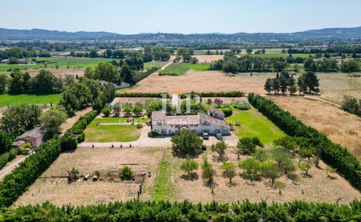 Estate in Mallemort, Provence-Alpes-Côte d'Azur, France 1