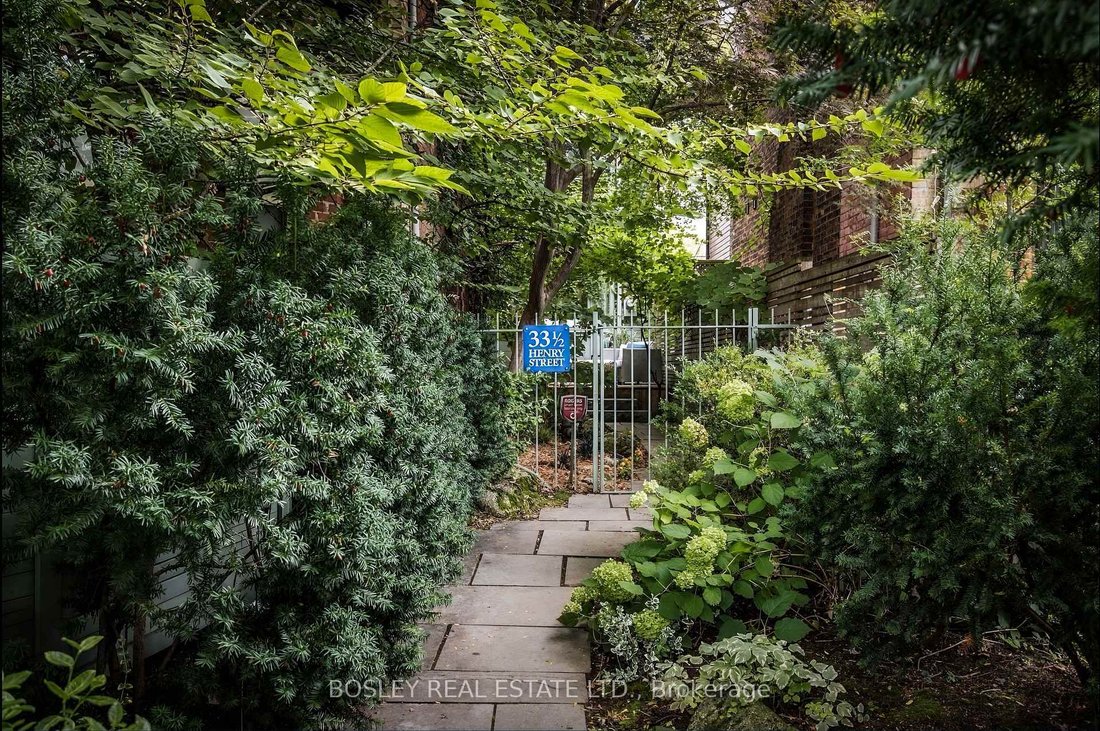 Townhouse in Toronto, Ontario, Canada 2 - 18945137