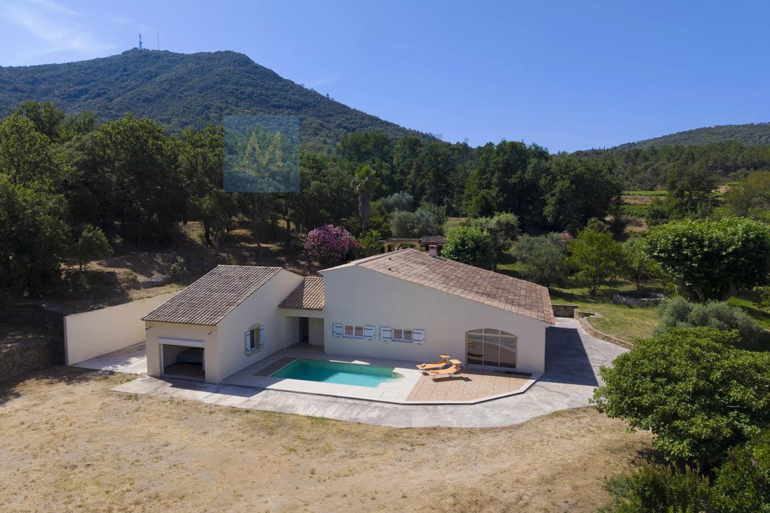 Villa in Le Plan-de-la-Tour, Provence-Alpes-Côte d'Azur, France 3 - 18371451