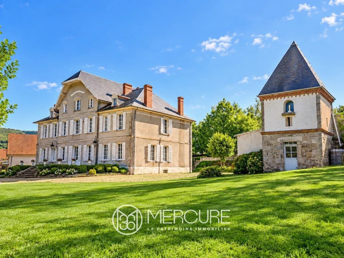 Estate in Saint-Symphorien-de-Marmagne, Bourgogne – Franche-Comté, France 1 - 18940452
