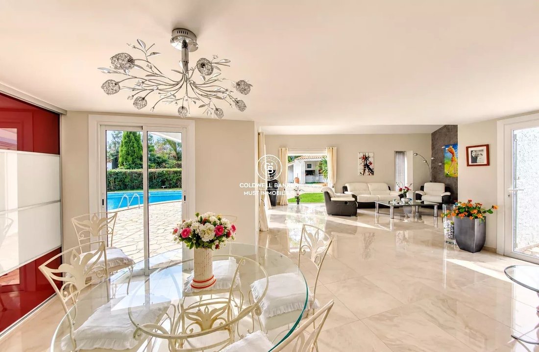 Villa in Saint-Cyprien, Occitania, France 5 - 14720881