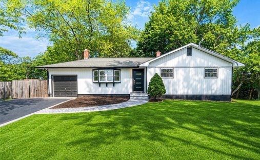 House in Port Jefferson Station, New York, United States 1