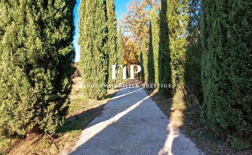 Estate in Salernes, Provence-Alpes-Côte d'Azur, France 1