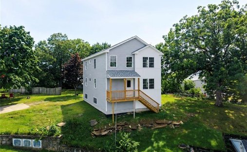 House in West Warwick, Rhode Island, United States 1