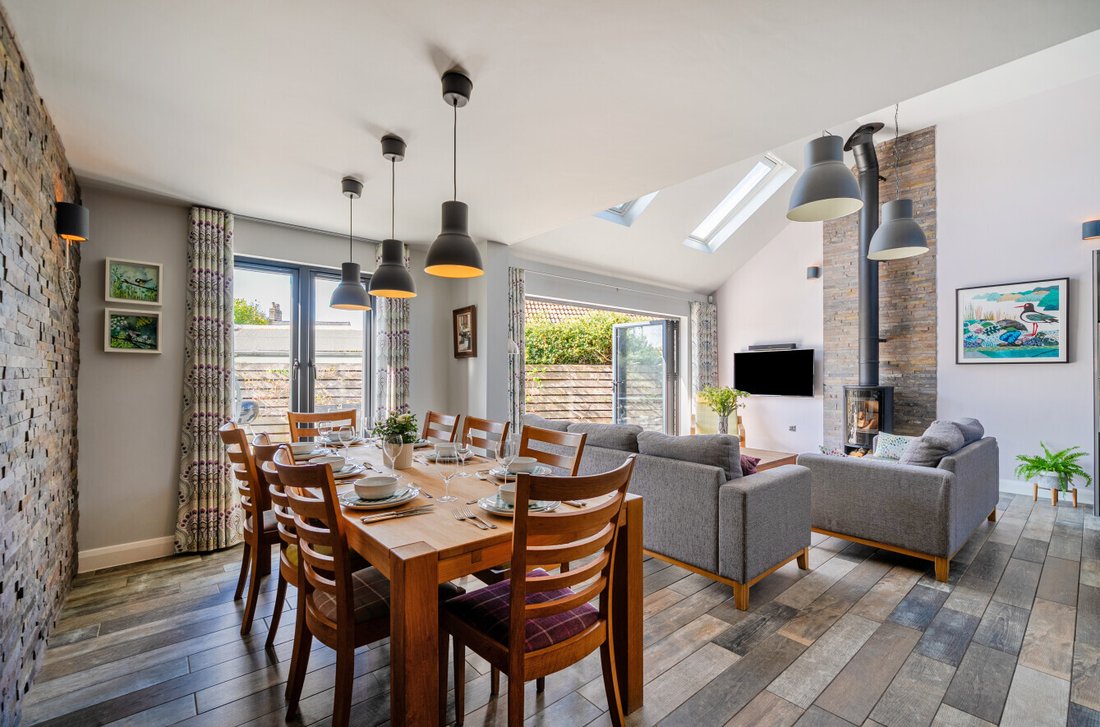 House in Lymington, England 5 - 18939564