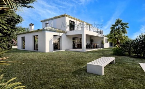 Land in Grimaud, Provence-Alpes-Côte d'Azur, France 1