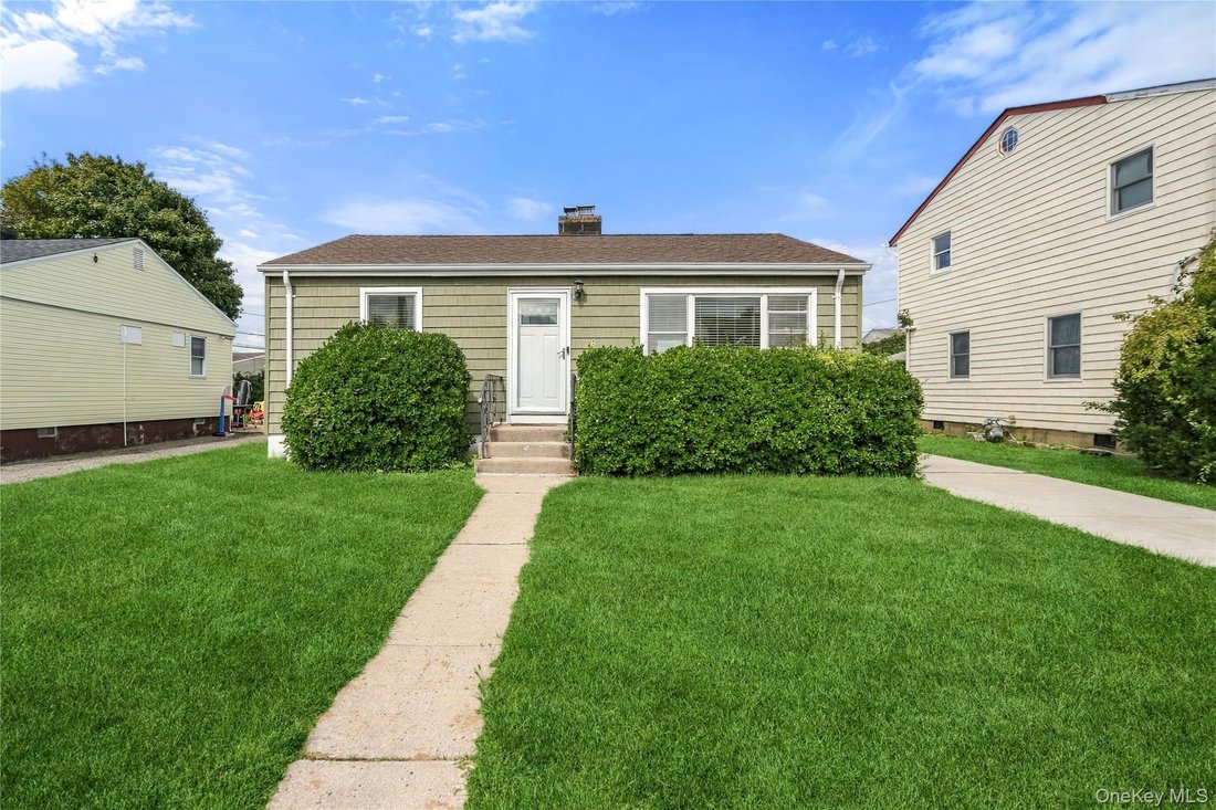 House in Freeport, New York, United States 1 - 18943717
