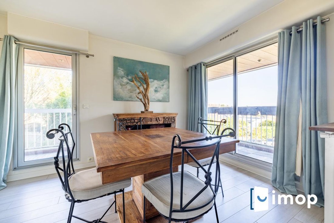 Apartment in Les Bures, Garches, France 3 - 18940598