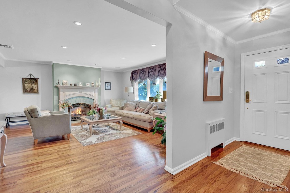 House in Garden City, New York, United States 5 - 18939504