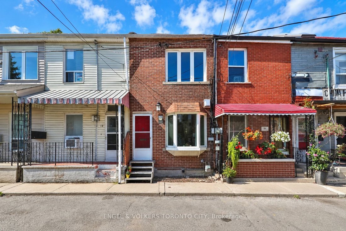 Townhouse in Toronto, Ontario, Canada 3 - 18944007