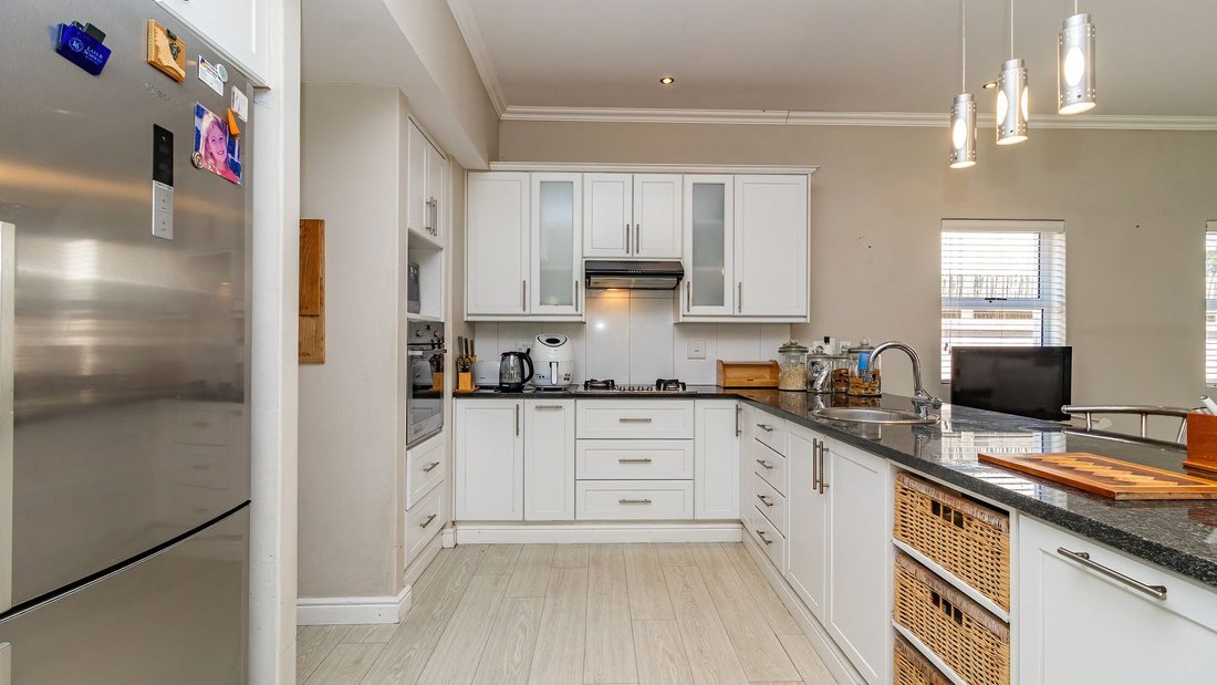 Estate in Overstrand Local Municipality, Western Cape, South Africa 5 - 18944746