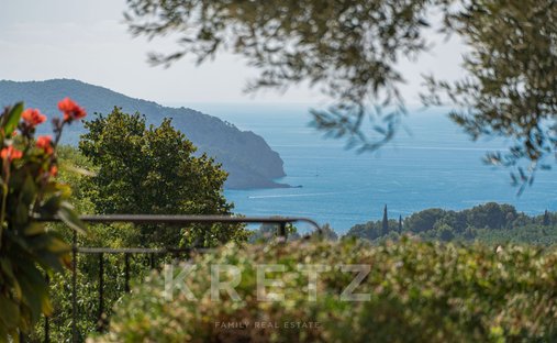 House in La Cadiere-d'Azur, Provence-Alpes-Côte d'Azur, France 1