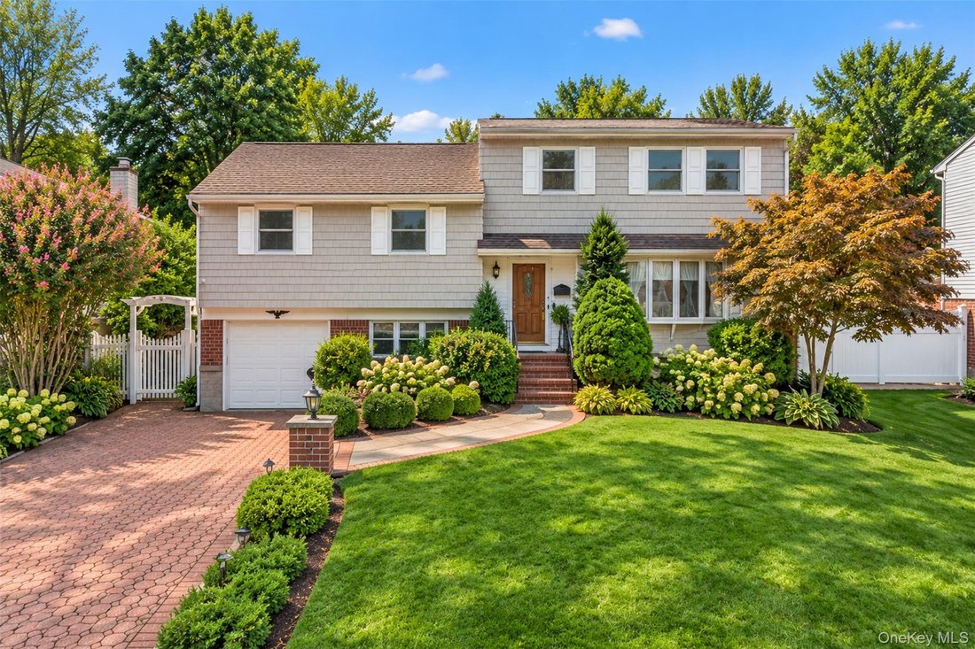 House in Syosset, New York, United States 2 - 18942317