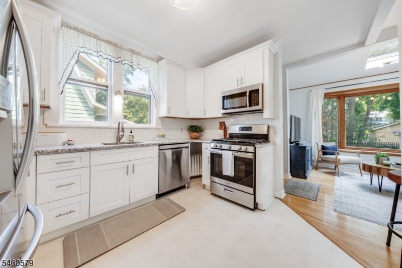 House in Maplewood, New Jersey, United States 3 - 18942877