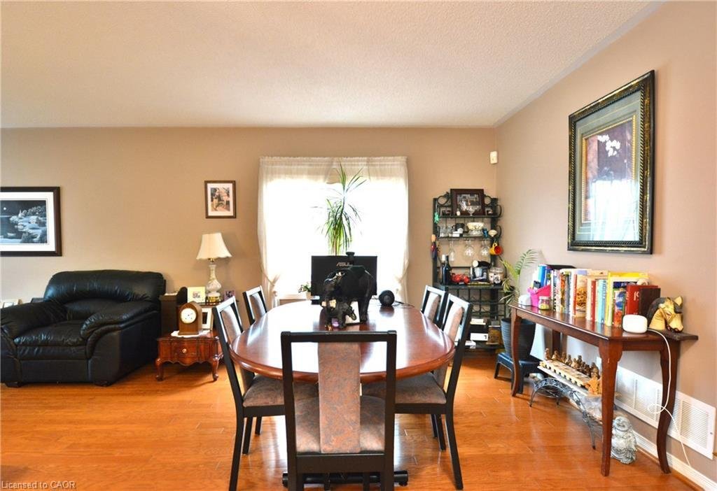 House in Hamilton, Ontario, Canada 5 - 18942860