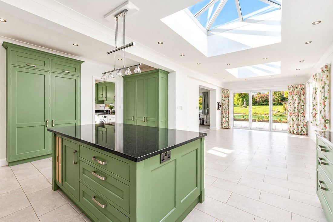 Bungalow in Ropley, England 3 - 18930827