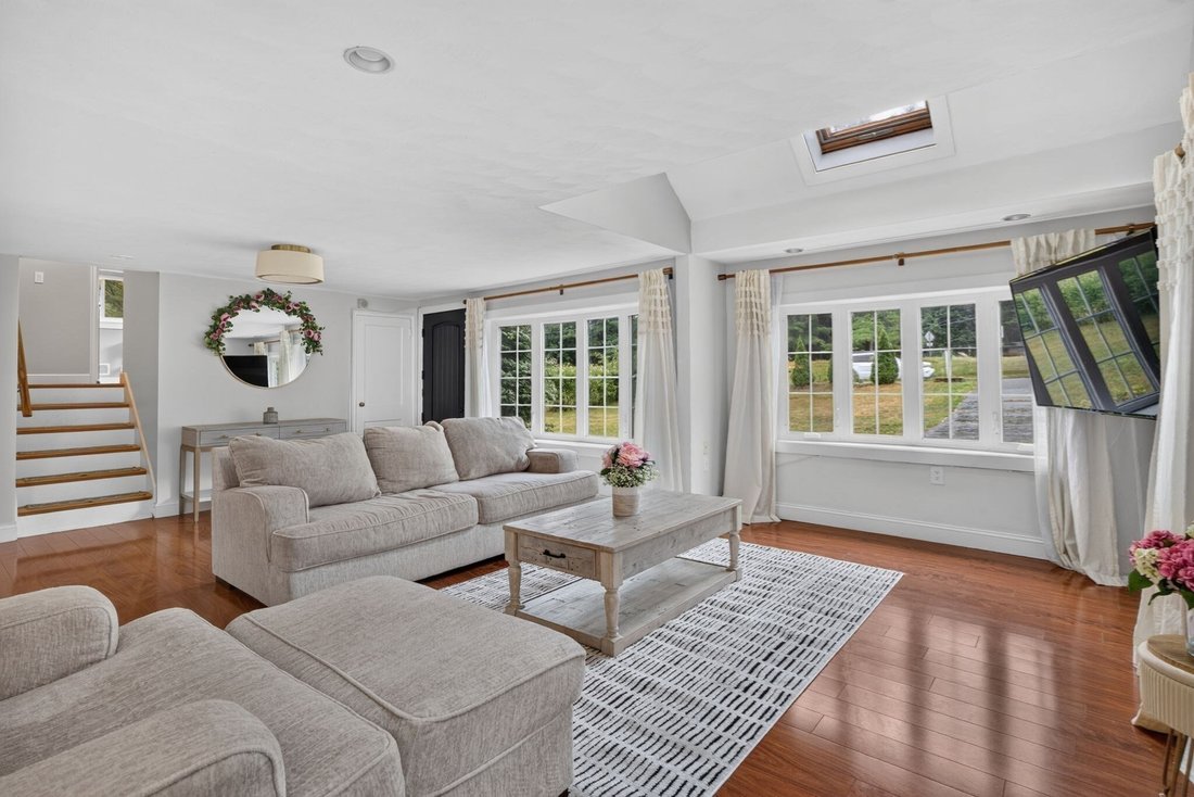 House in Framingham, MA, United States 3 - 18384315
