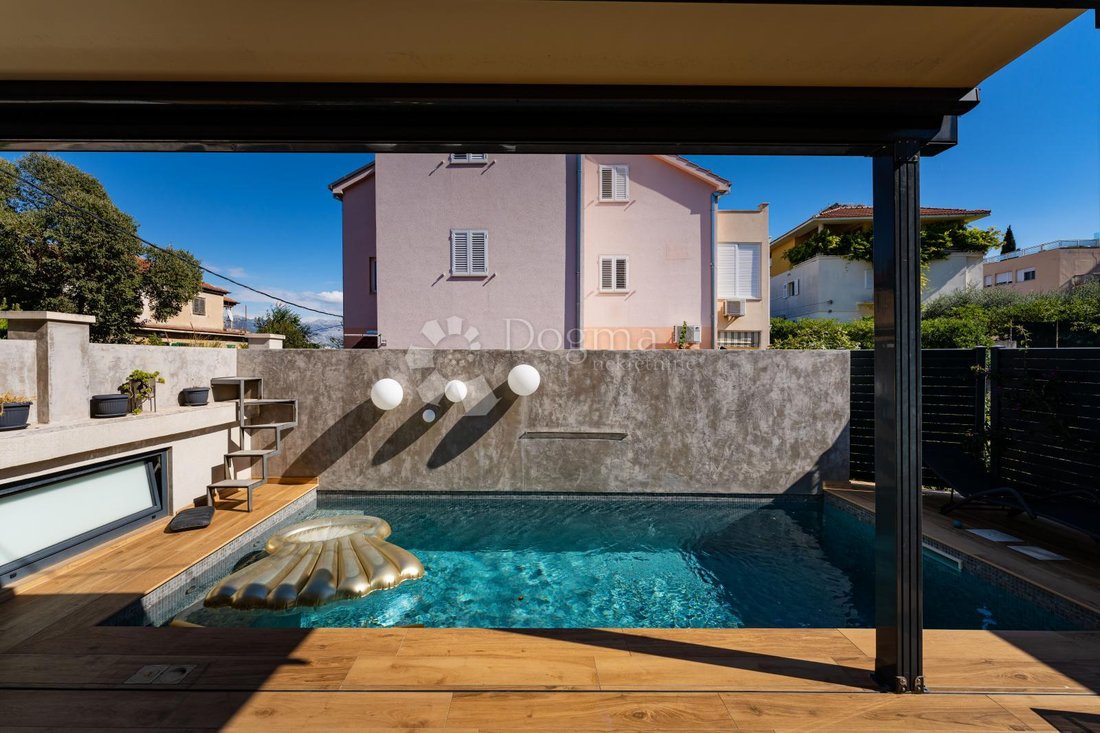 Apartment in Split-Dalmatia County, Croatia 4 - 18943848