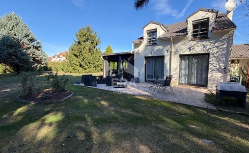 Villa in Les Alluets-le-Roi, Ile-de-France, France 1