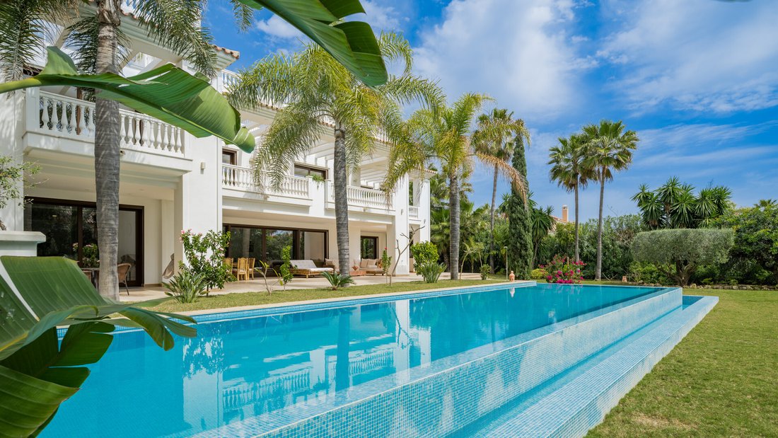 Villa in Estepona, Andalusia, Spain 1 - 16746371