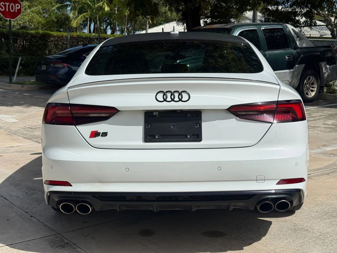 Sedan in Hollywood, FL, United States 4 - 18944588