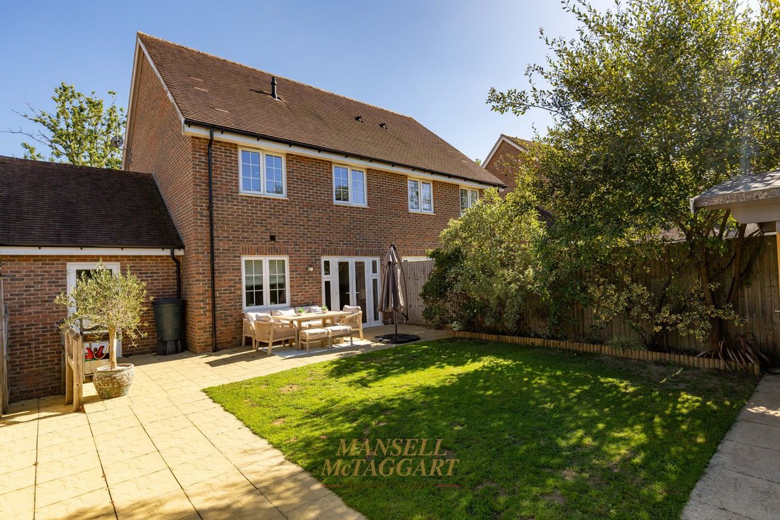 House in East Grinstead, England 2 - 18940642