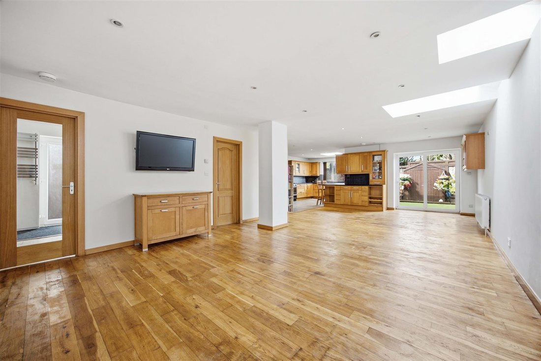 Chalet in Cowley, Hillingdon, England 3 - 18942247