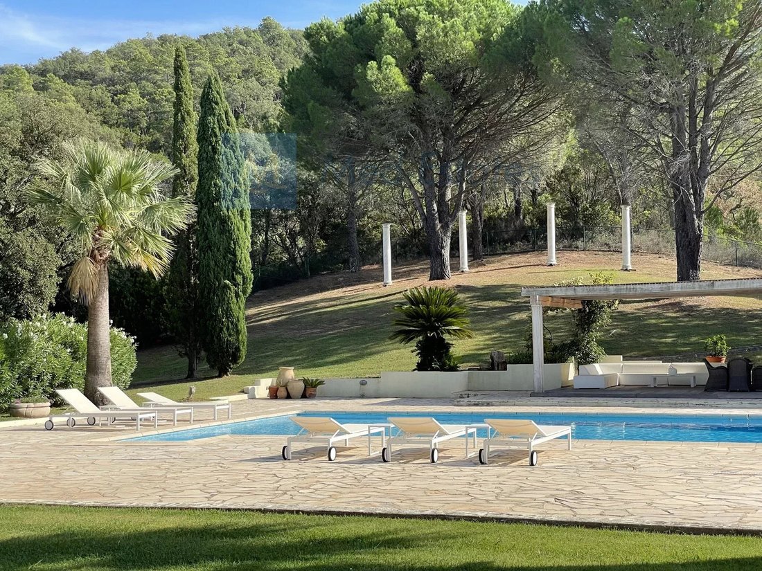 Estate in Centre Ville, Cogolin, France 4 - 18635083
