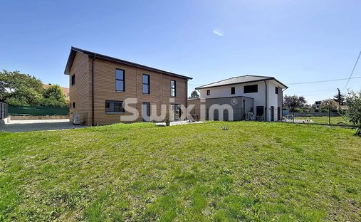 House in Ouest, Saint-Genis-Pouilly, France 1