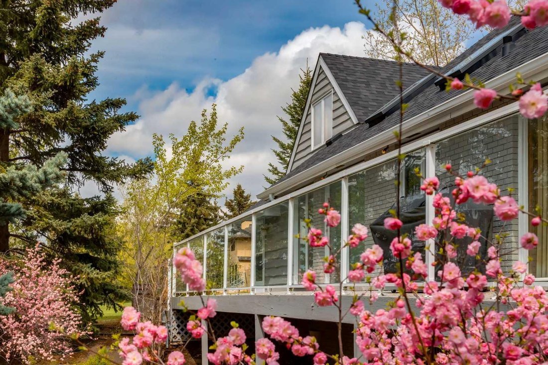 House in Calgary, Alberta, Canada 3 - 18943716